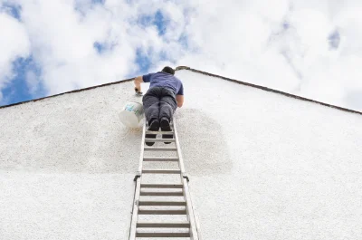 Peinture extérieure à Crennes-sur-Fraubée — façades et ravalement